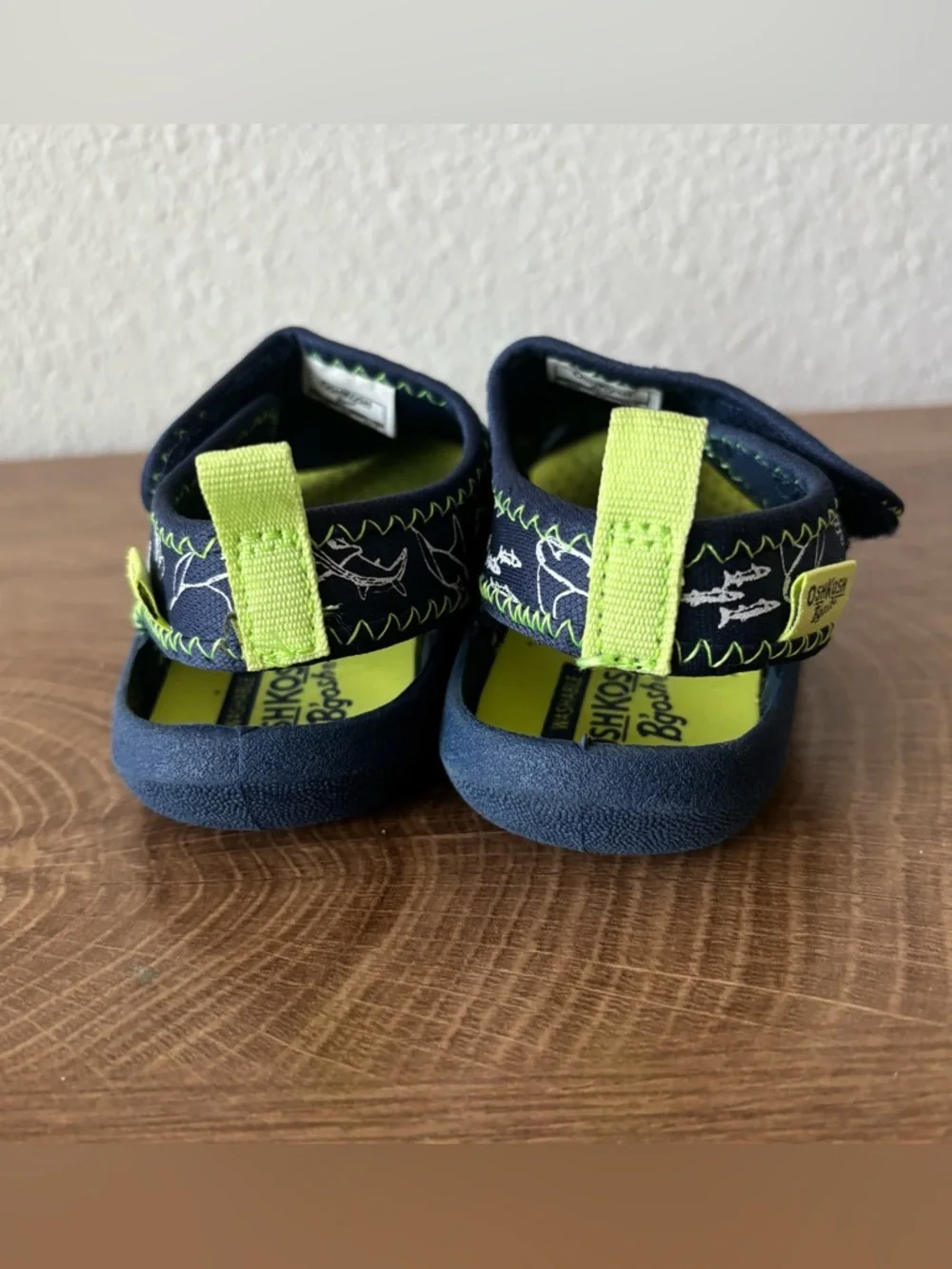 OshKosh B'gosh Water Shoes Toddler Size 9